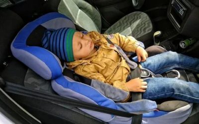 Как перевозить ребенка в машине на переднем сиденье