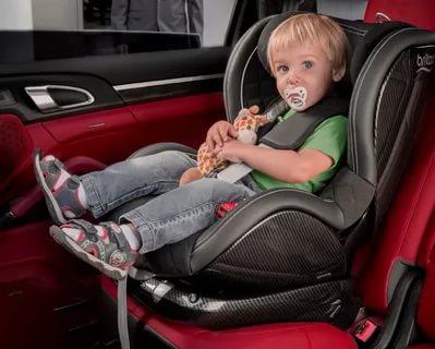 Можно ли перевозить ребенка до 7 лет на переднем сидении