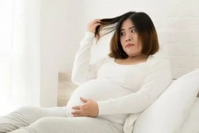 Почему не выпадают волосы во время беременности