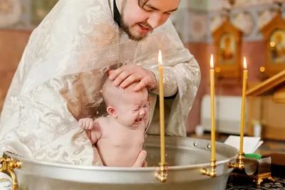 В каком возрасте лучше крестить ребенка